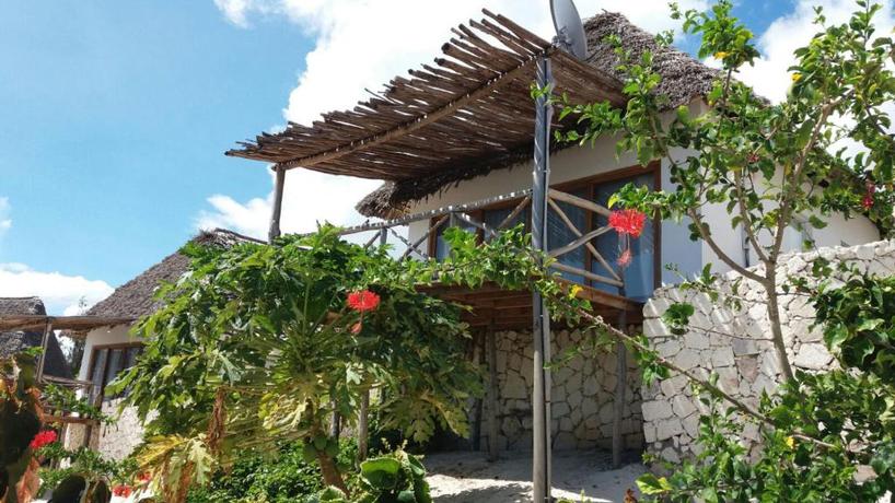 Imagen de los exteriores del Hotel Zanbluu Beach. Foto 13