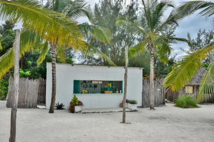Imagen del bar/restaurante del Hotel Zanbluu Beach. Foto 5