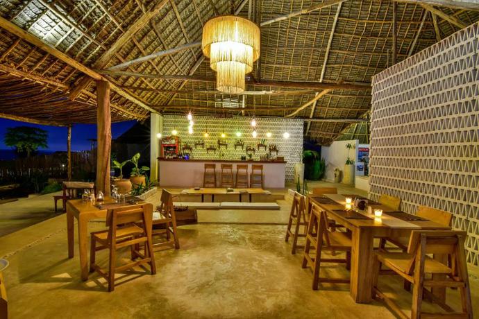 Imagen del bar/restaurante del Hotel Zanbluu Beach. Foto 6