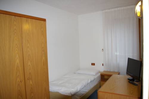 Imagen de la habitación del Hotel Zanella. Foto 9