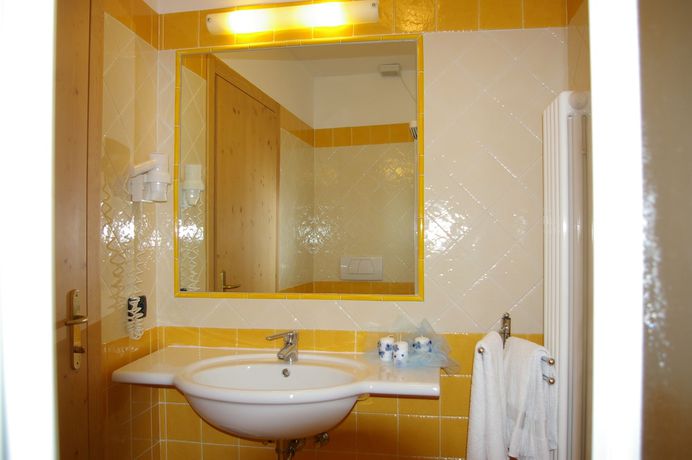 Imagen de la habitación del Hotel Zanella. Foto 12