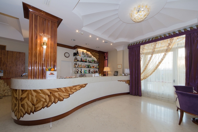 Imagen del bar/restaurante del Hotel Zanhotel and Meeting Centergross. Foto 2