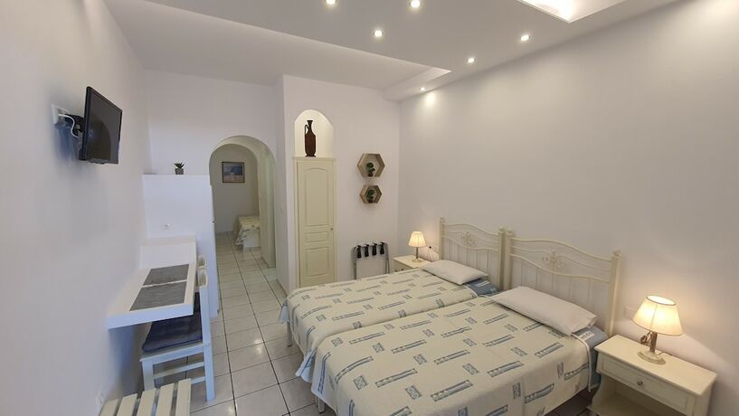 Imagen de la habitación del Hotel Zanneta Studios. Foto 13