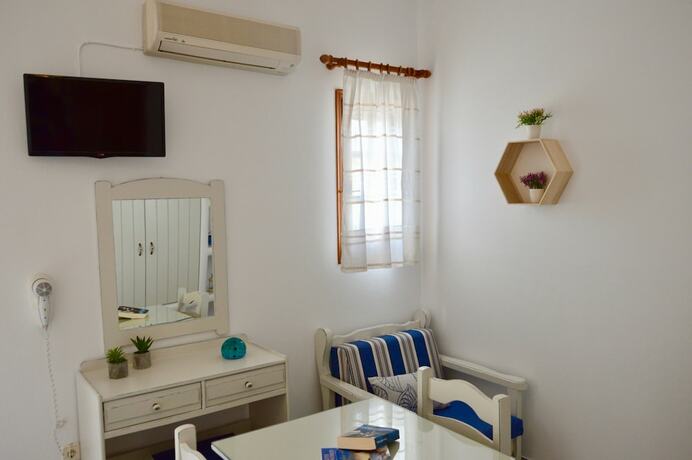 Imagen de la habitación del Hotel Zanneta Studios. Foto 14