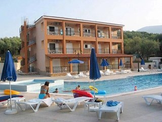 Imagen de la piscina del Hotel Zante Dolphin. Foto 12