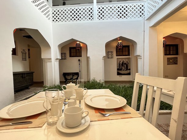 Imagen del bar/restaurante del Hotel Zanzi House. Foto 4