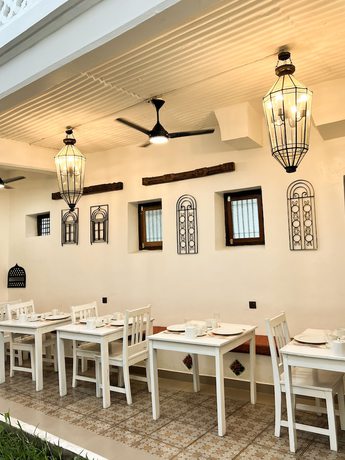 Imagen del bar/restaurante del Hotel Zanzi House. Foto 7
