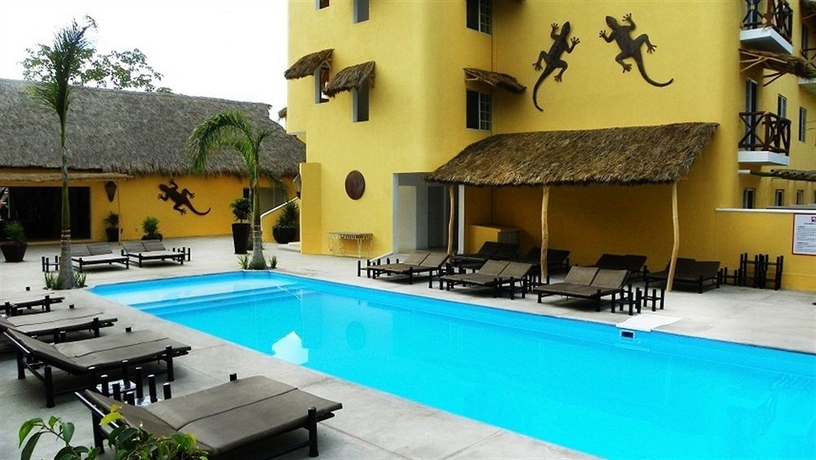 Imagen de la piscina del Hotel Zar Manzanillo. Foto 16