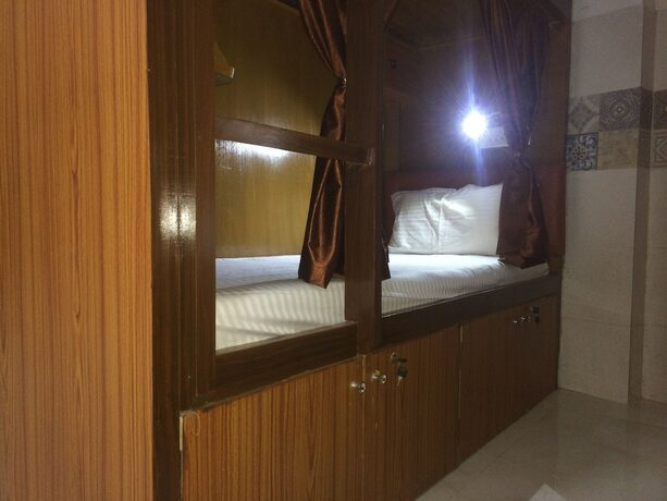 Imagen general del Hotel Zara Dormitory. Foto 9