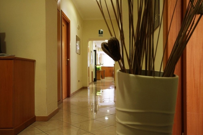 Imagen de los interiores del Hotel Zara, Nápoles. Foto 10