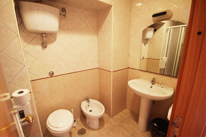 Imagen de la habitación del Hotel Zara, Nápoles. Foto 7