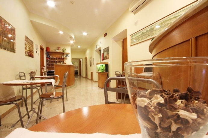 Imagen del bar/restaurante del Hotel Zara, Nápoles. Foto 6