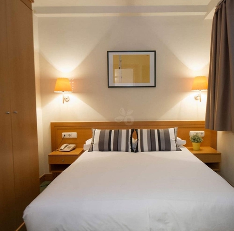 Imagen de la habitación del Hotel Zaragoza Plaza. Foto 12