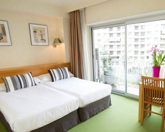 Imagen de la habitación del Hotel Zaragoza Plaza. Foto 16