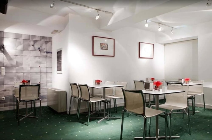 Imagen del bar/restaurante del Hotel Zaragoza Plaza. Foto 2