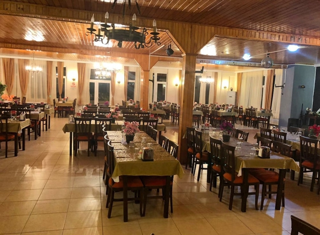 Imagen del bar/restaurante del Hotel Zarha Mountain Resort. Foto 8