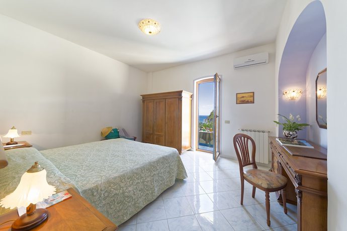 Imagen de la habitación del Hotel Zaro. Foto 3