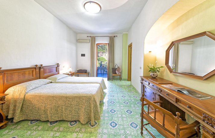 Imagen de la habitación del Hotel Zaro. Foto 7