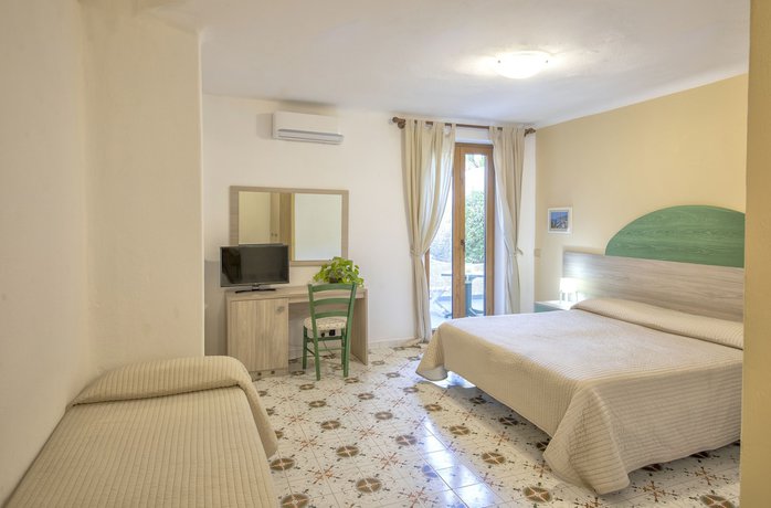 Imagen de la habitación del Hotel Zaro. Foto 8