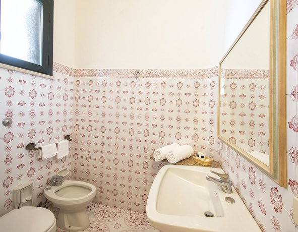 Imagen de la habitación del Hotel Zaro. Foto 11