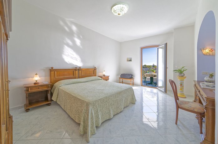 Imagen de la habitación del Hotel Zaro. Foto 12