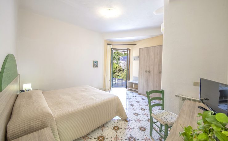 Imagen de la habitación del Hotel Zaro. Foto 15