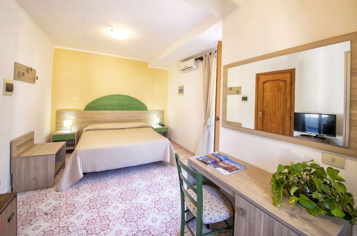 Imagen de la habitación del Hotel Zaro. Foto 16