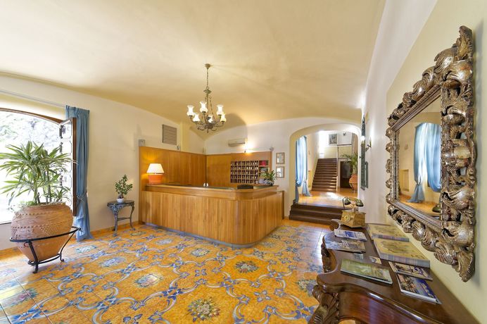 Imagen de los interiores del Hotel Zaro. Foto 20