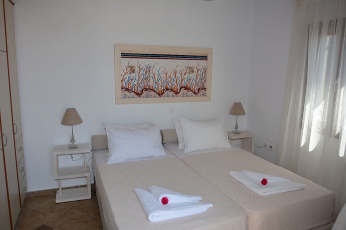 Imagen de la habitación del Hotel Zatrikion Villas Santorini. Foto 4