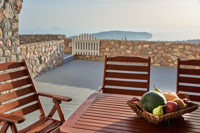 Imagen de la habitación del Hotel Zatrikion Villas Santorini. Foto 5