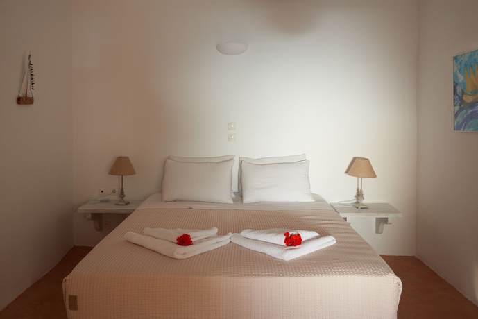 Imagen de la habitación del Hotel Zatrikion Villas Santorini. Foto 6