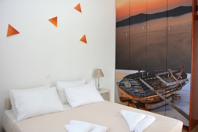 Imagen de la habitación del Hotel Zatrikion Villas Santorini. Foto 13