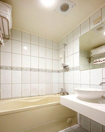 Imagen de la habitación del Hotel Zaw Jung Business. Foto 17