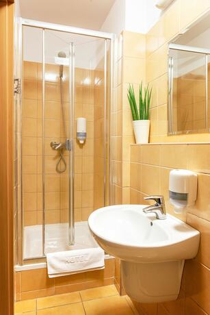 Imagen de la habitación del Hotel Zawisza. Foto 13