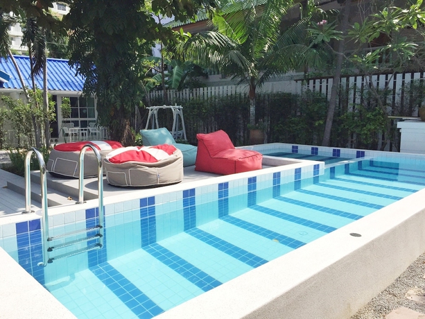 Imagen de la piscina del Hotel Zea Za Bungalow. Foto 18
