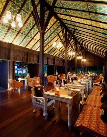 Imagen del bar/restaurante del Hotel Zeavola Resort. Foto 4