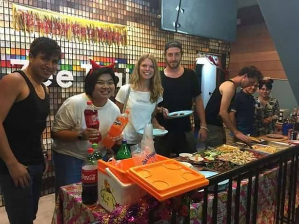 Imagen de los interiores del Hotel Zee Thai Hostel. Foto 12