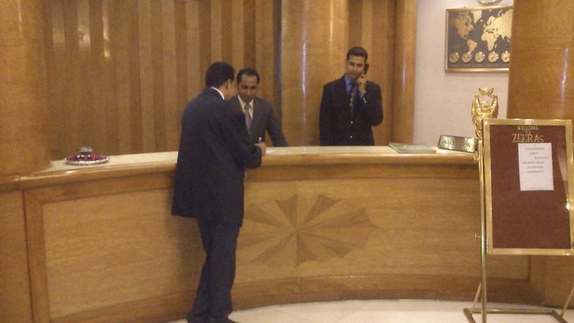 Imagen de los interiores del Hotel Zeeras. Foto 10