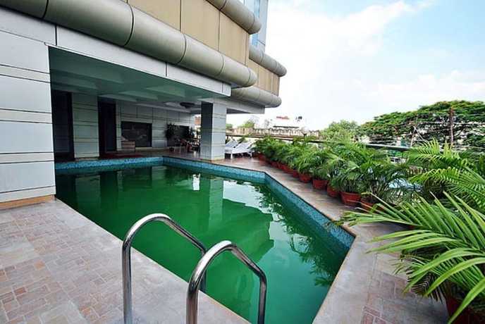 Imagen de la piscina del Hotel Zeeras. Foto 18