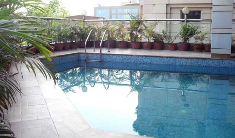 Imagen de la piscina del Hotel Zeeras. Foto 20