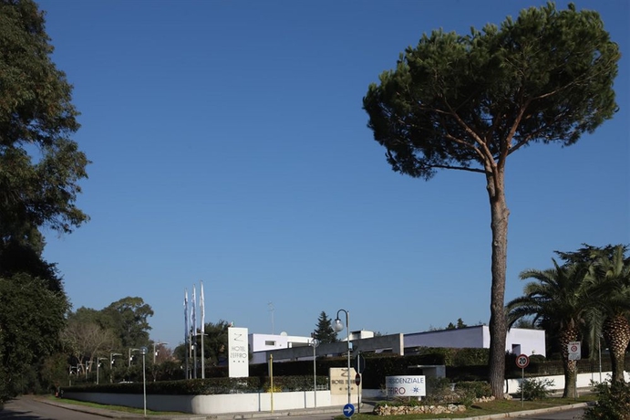 Imagen de los exteriores del Hotel Zeffiro. Foto 11