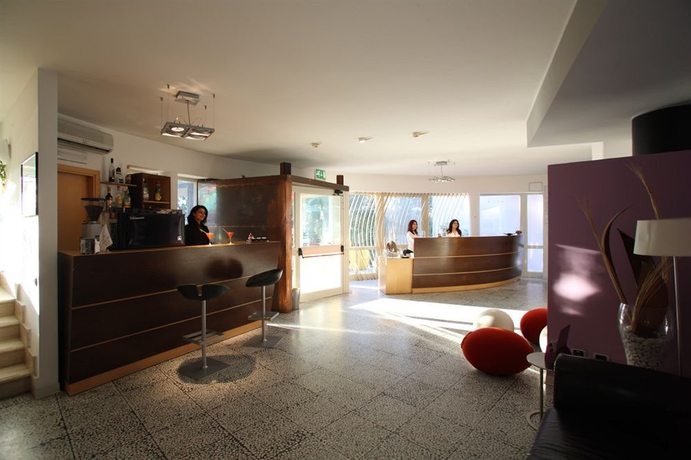 Imagen de los interiores del Hotel Zeffiro. Foto 14