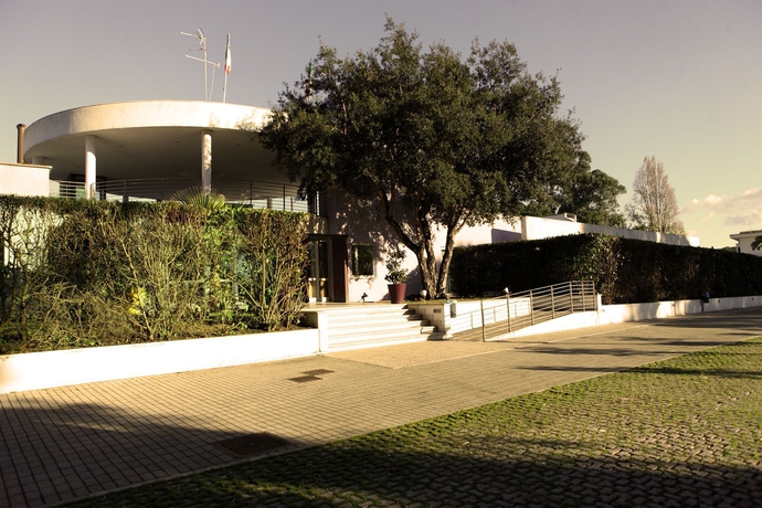 Imagen de los exteriores del Hotel Zeffiro. Foto 12