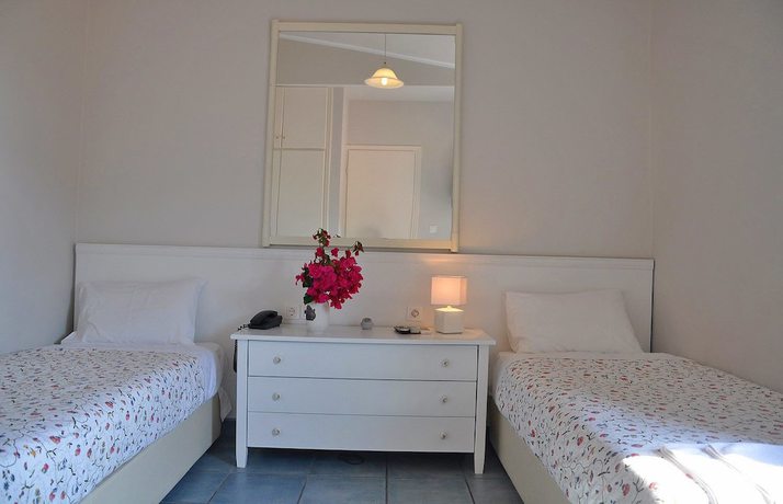Imagen de la habitación del Hotel Zefiros Traditional. Foto 12