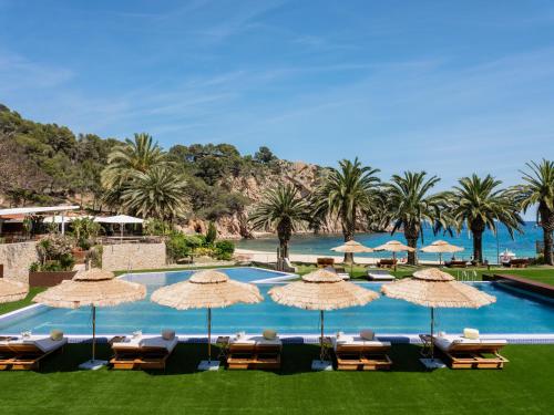 Imagen de la piscina del Hotel Zel Costa Brava. Foto 19