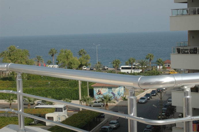 Imagen de los exteriores del Hotel Zel. Foto 8