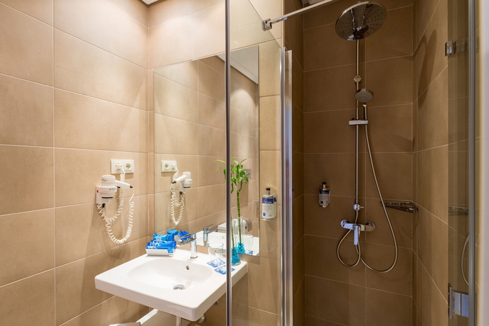 Imagen de la habitación del Hotel Zel Madrid. Foto 16