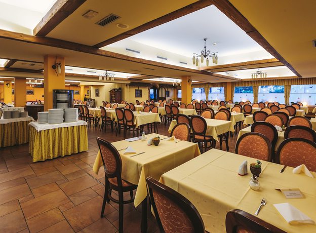 Imagen del bar/restaurante del Hotel Zeleni Gaj- Savas and Resorts. Foto 3