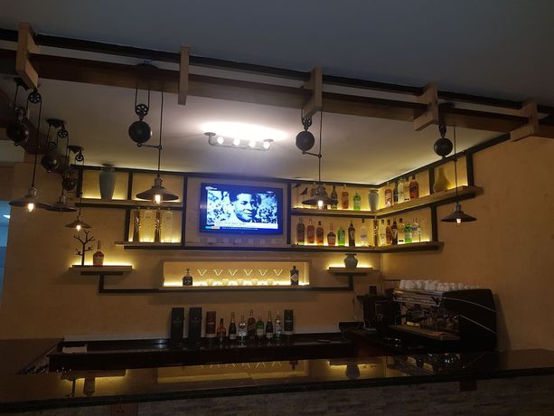 Imagen del bar/restaurante del Hotel Zemalex. Foto 4