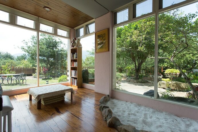 Imagen de los interiores del Hotel Zen And Pine Resort. Foto 32